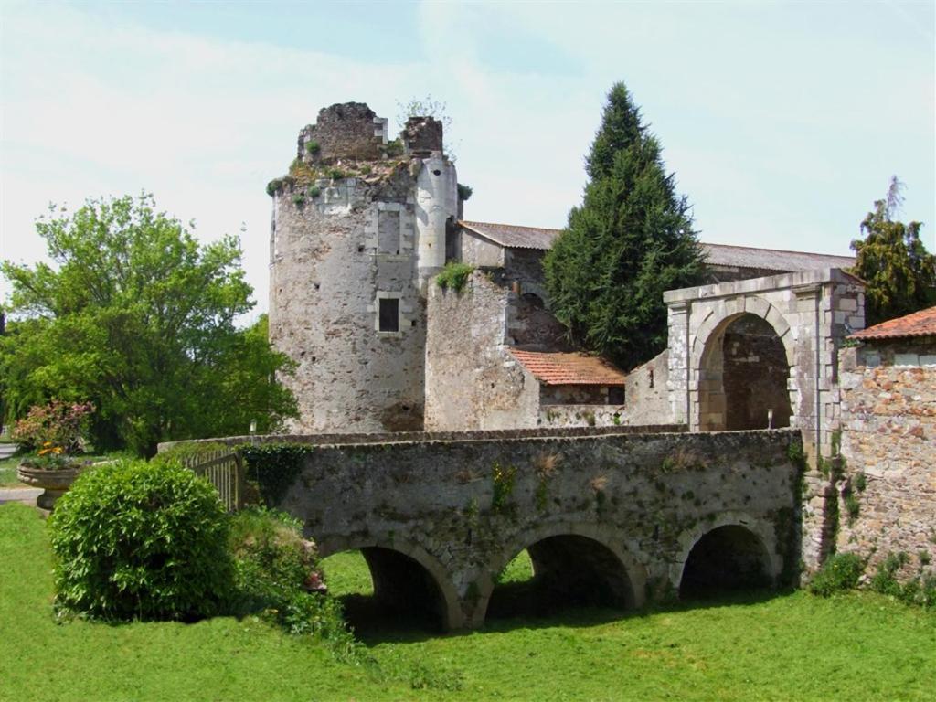 Chateau De La Galissonniere Bed and Breakfast Le Pallet Εξωτερικό φωτογραφία